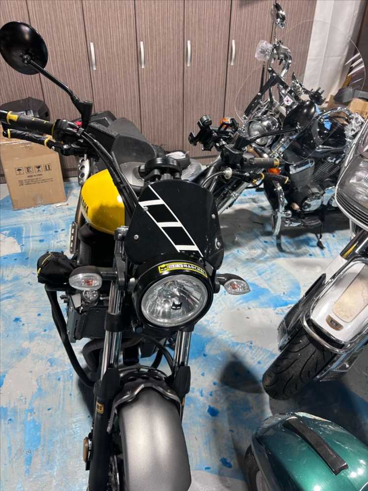 XSR700 이미지