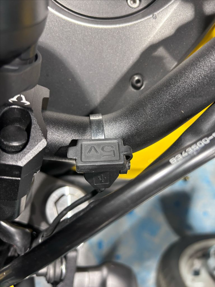 XSR700 이미지