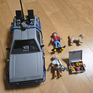 플레이모빌 백투더퓨처 드로리안 70317 팝니다.