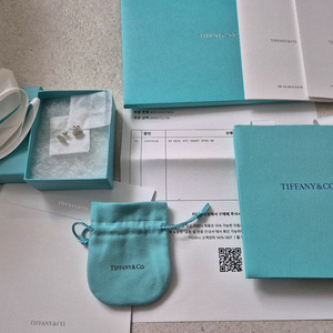 티파니앤코 리턴 투 티파니 하트 태그 스터드 이어링 스털링실버 이미지