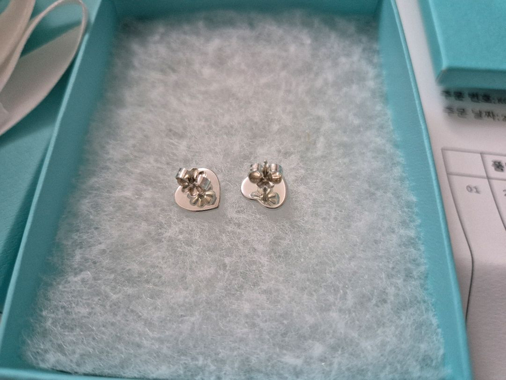 티파니앤코 리턴 투 티파니 하트 태그 스터드 이어링 스털링실버 이미지