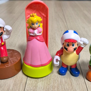 슈퍼마리오 요시 피치공주 피규어 4개일괄