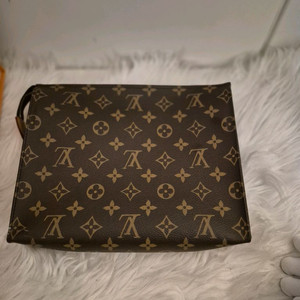 루이비통 모노그램 포쉐트 토일렛26(풀박스 2번착용)