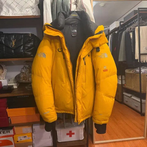 노스페이스 히말라야 패딩 L/G 사이즈 옐로우 색상입니다