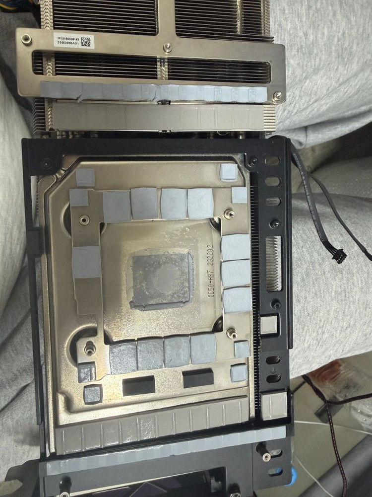 4090 슈프림x 방열판과 박스--1