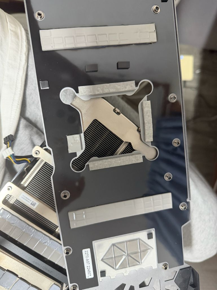 4090 슈프림x 방열판과 박스--2