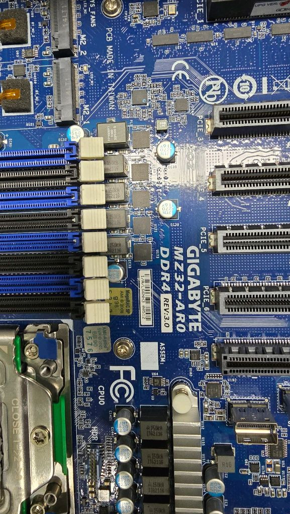 에픽 EPYC 7261 MZ32-AR0 CLN0222 1250W 이미지