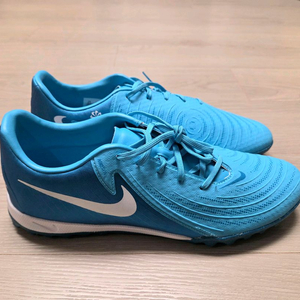 나이키 팬텀GX2 아카데미 풋살화 판매합니다