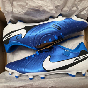나이키 티엠포 레전드10 아카데미 축구화 판매합니다