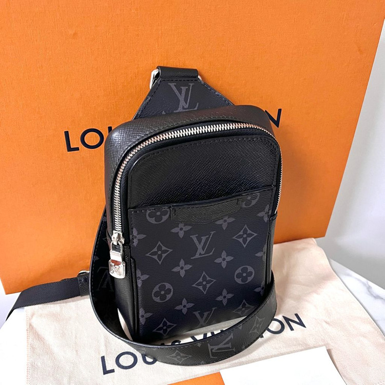 [S급/정품] 루이비통 아웃도어 슬링백 가방 모노그램 이클립스--1