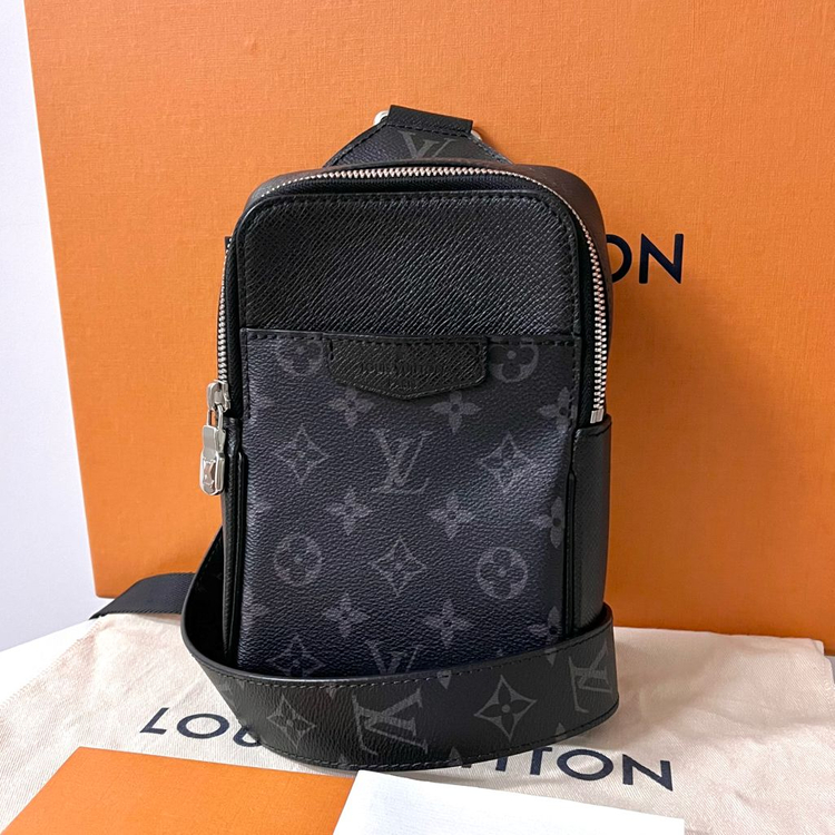 [S급/정품] 루이비통 아웃도어 슬링백 가방 모노그램 이클립스--2