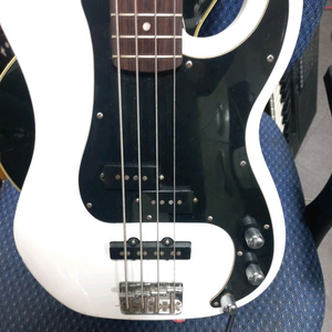 스콰이어 펜더 어피니티 베이스기타