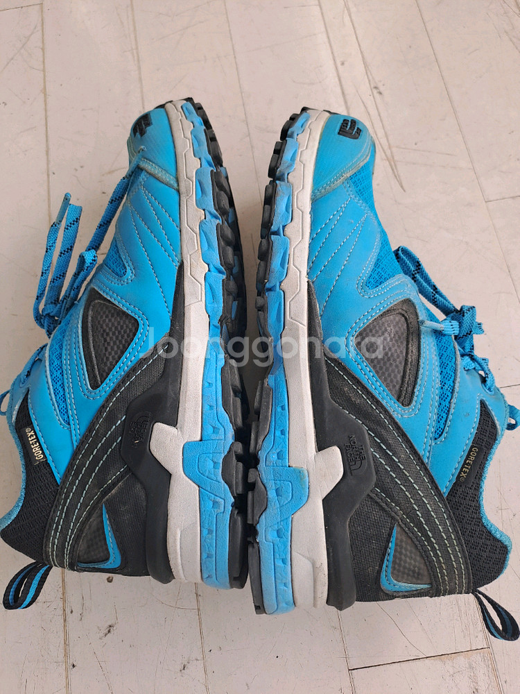 노스페이스 등산화입니다--2