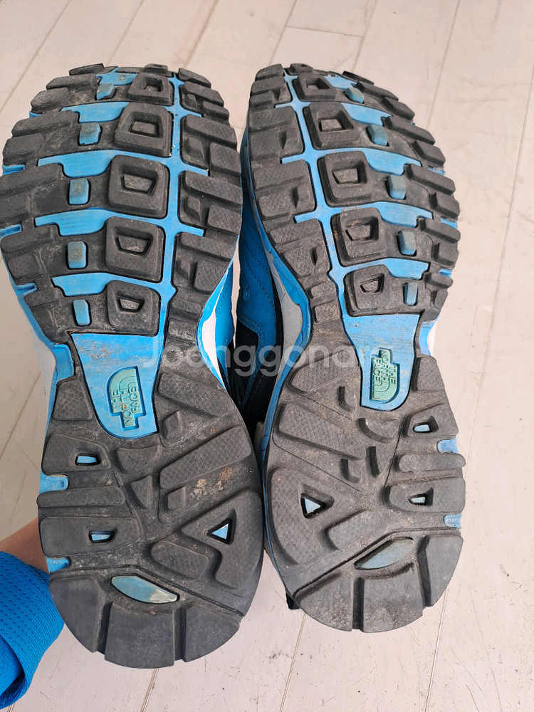 노스페이스 등산화입니다--5