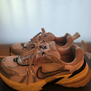 나이키 V2K 런 실버 운동화 225