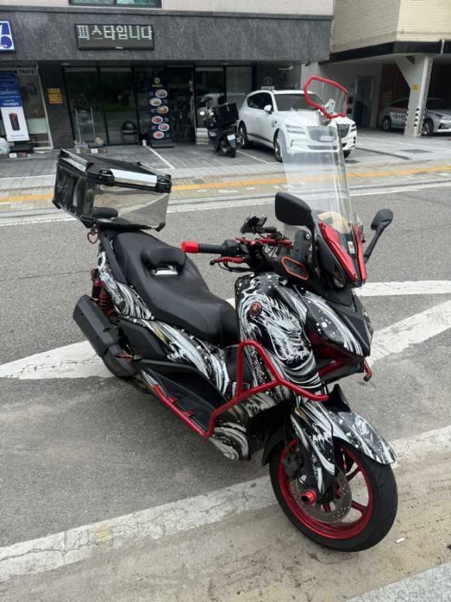 xmax300 24년식 7만키로 급하게 팔아봅니다--1