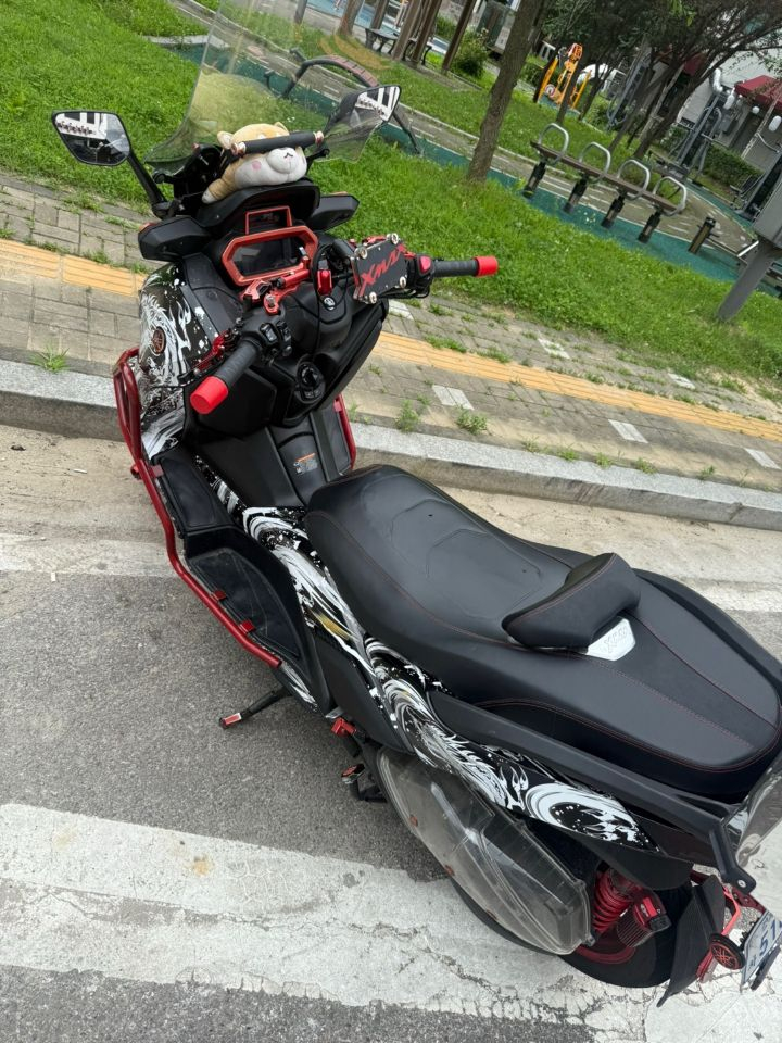 xmax300 24년식 7만키로 급하게 팔아봅니다--3