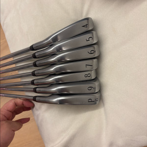 타이틀리스트 T100/T250 4세대 최신형아이언세트 골프채 팝니다.