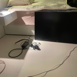 32GK805 F LG 상태 좋음 32 인치 HZ144 QHD 모니 터암 서비 스 증정 이미지