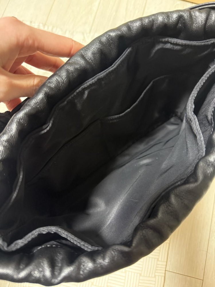 보테가 베네타 파우치백 미듐 블랙--4