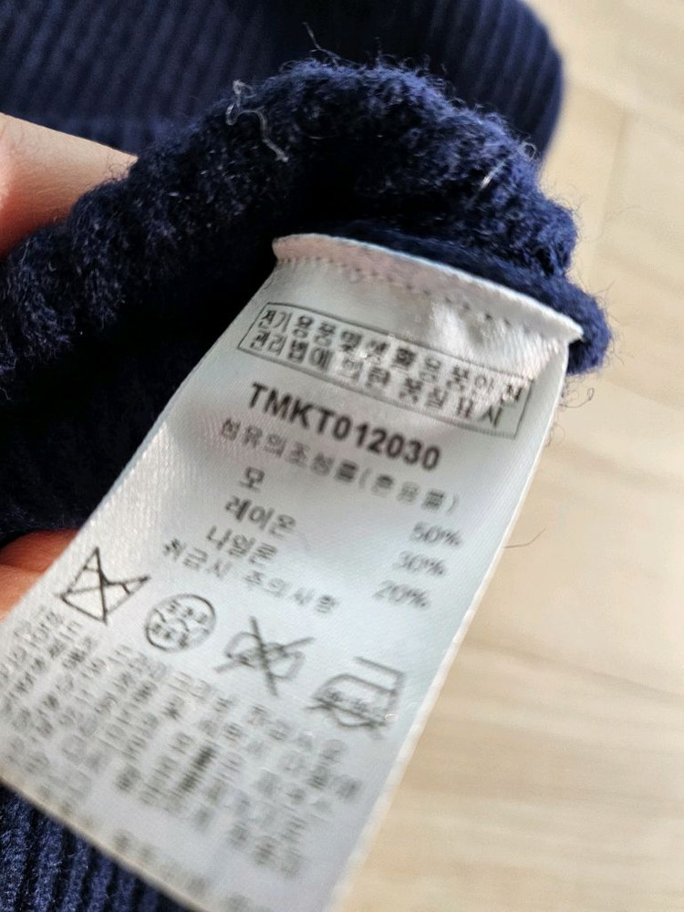 더니트컴퍼니 니트 스웨터 이미지