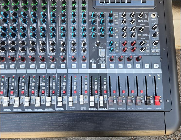 야마하(YAMAHA) MGP24X 24채널 프리미엄 믹싱 콘솔 이미지