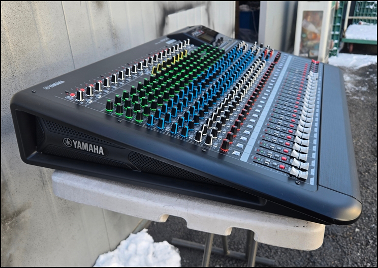 야마하(YAMAHA) MGP24X 24채널 프리미엄 믹싱 콘솔 이미지