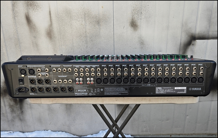야마하(YAMAHA) MGP24X 24채널 프리미엄 믹싱 콘솔 이미지