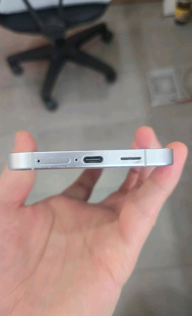 갤럭시 S24플러스 그레이 256G 판매합니다--5