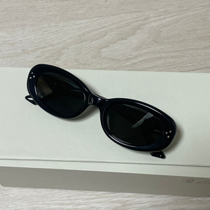 젠틀몬스터 라모드 블랙선글라스(구매가30)