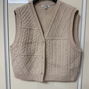 써스데이아일랜드 니트 베스트