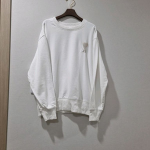 아미 하트 자수 맨투맨 화이트