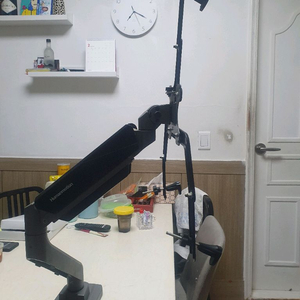 휴먼모션 모니터 거치대(내림)