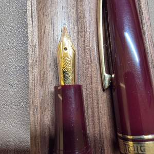 오마스 엑스트라 오기바 만년필 m닙 판매합니다.