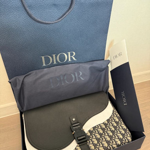 디올 새들 클러치백