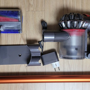 깨끗하게 세척한 다이슨 무선 청소기 V8(22분 연속동작)