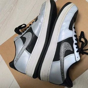 에어포스1 실버스네이크 스니커즈 285