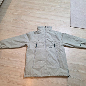 보드복 어스투 아노락자켓 판매합니다.