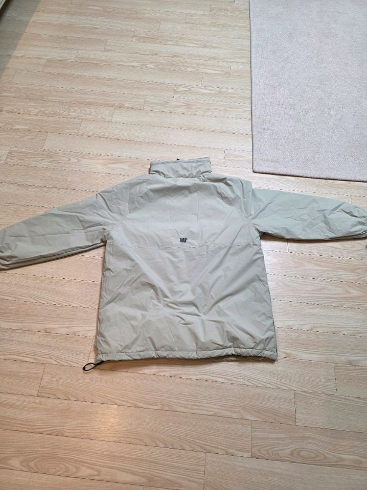 보드복 어스투 아노락자켓 판매합니다.--1