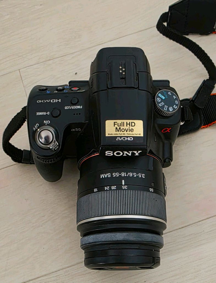소니 A55V DSLR 카메라 풀세트입니다- 18-55mm 렌즈 포함- 삼각대, 가방, 충전기 등 다양한 액세서리--1