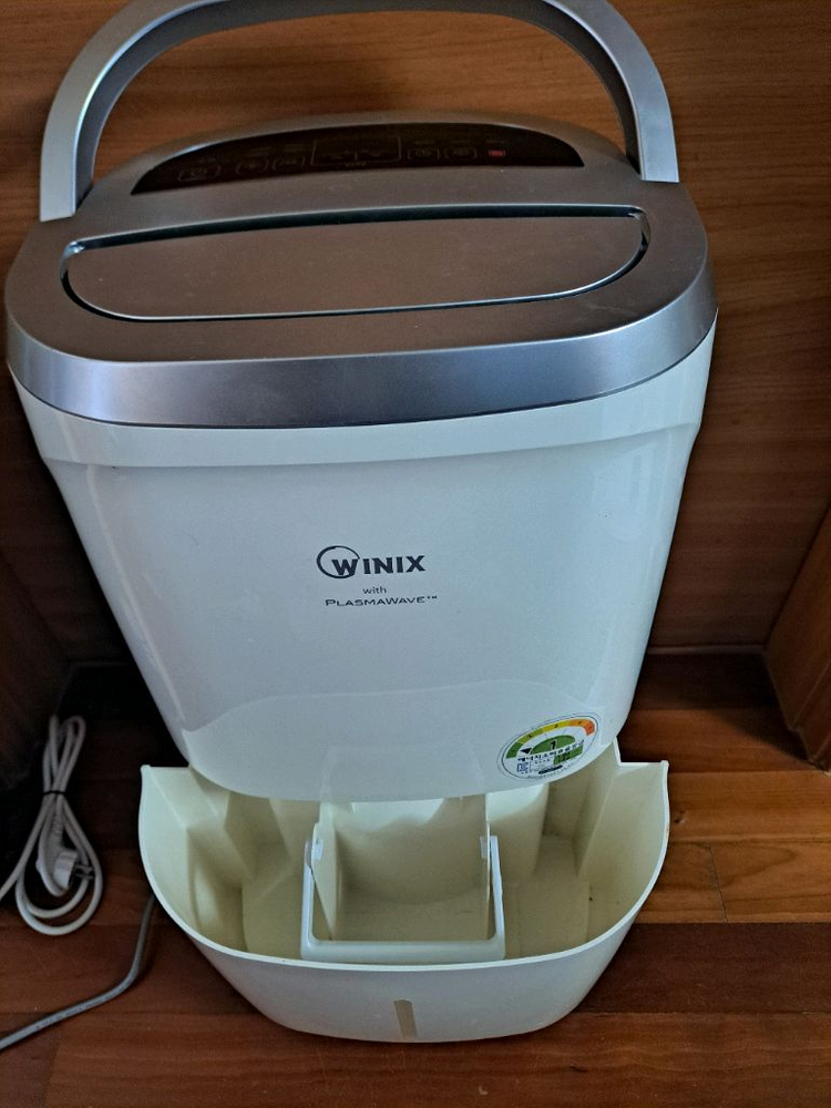 위닉스 15리터 대용량 제습기--1