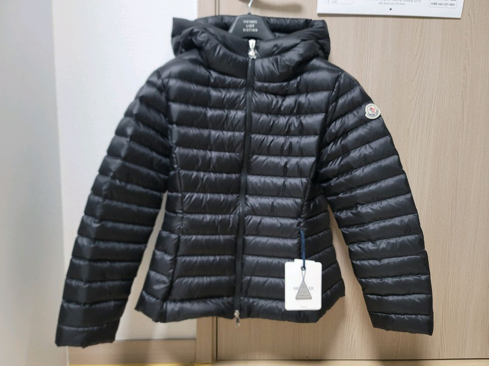 여성 몽클레어 경량패딩 2사이즈 66--0