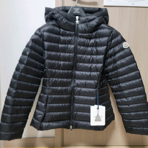 여성 몽클레어 경량패딩 2사이즈 66
