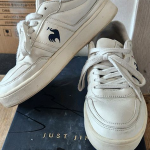 구매가 189000원 르꼬끄 운동화 (가죽) 235미리~이쁘고 고급스러워요