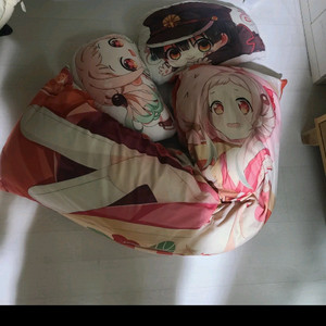 지하군 다키마쿠라 쿠션 3개 26,000원~27,999원 팝니다