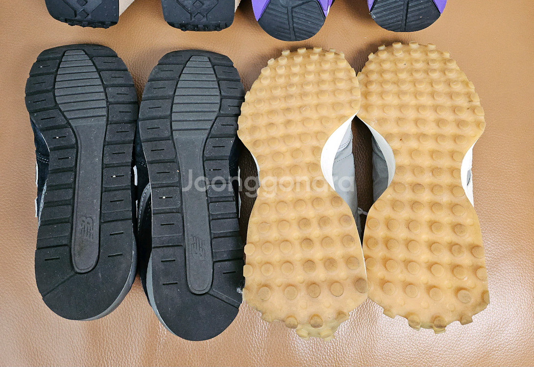 뉴발란스 운동화 2켤레 일괄 판매 사이즈 245--3