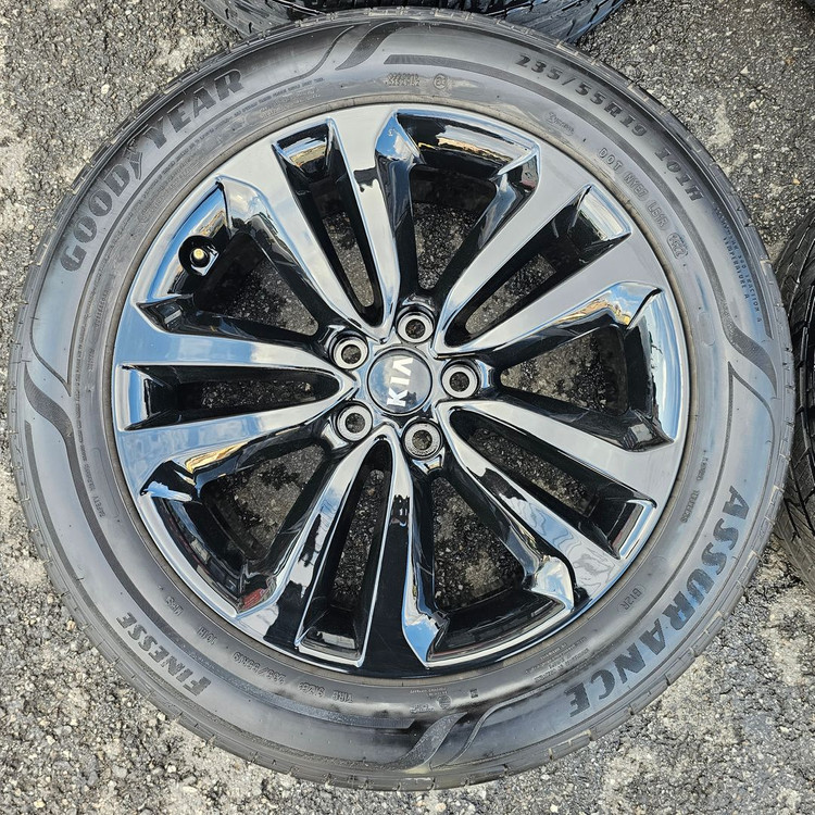 #올뉴 카니발 19인치 순정 블랙유광 휠타이어세트 팝니다.235 55 19--3