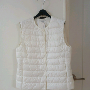 유니클로 경량 패딩 조끼 XL 가슴단면 49정도