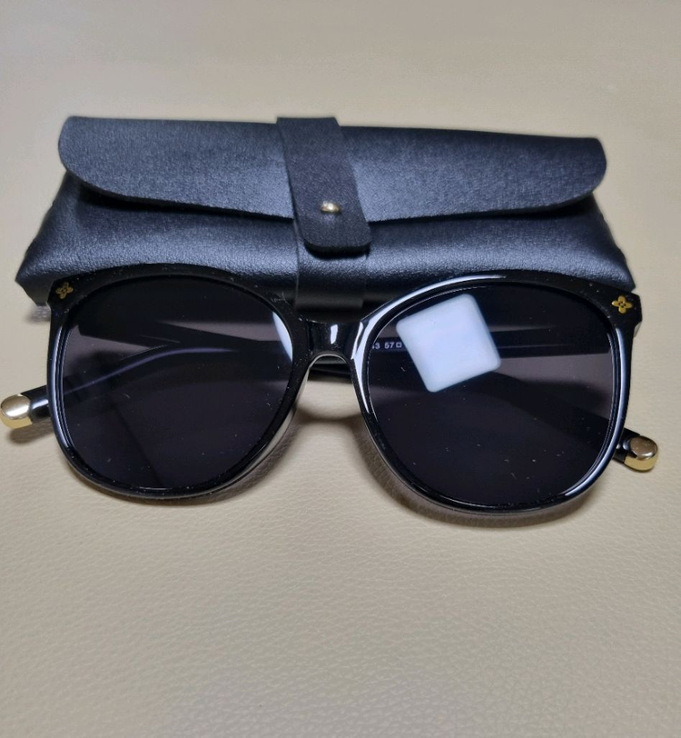 루이 모노그램 선글라스--1