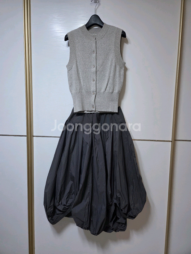 한섬 25fw신상 시스템 언밸런스 벌룬 스커트 55 (새것)--7